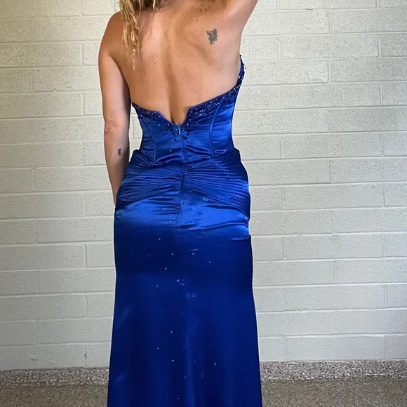 Gala dress , used in Cans film festival once - Picture 5 of 5